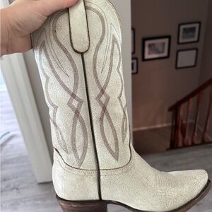 Like New - Worn Once - Idyllwind White Cowgirl boots by Miranda Lambert